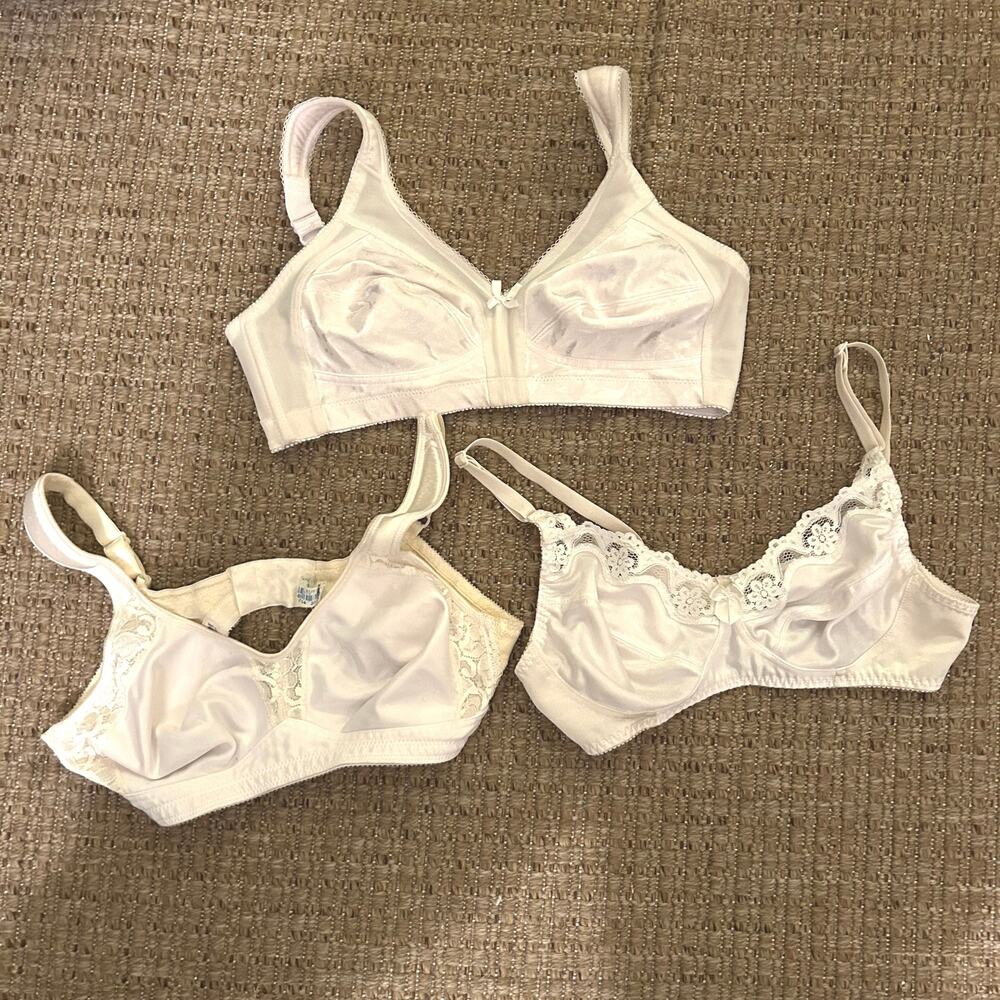 Three Bra Lot Hanes, Playtex, Rosa 34B